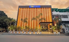 Fabhotel Yellow Courtyard